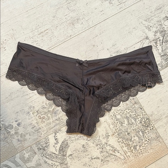 Victorias Secret Very Sexy Cheeky Grey Lace Cut Out Panties Size Medium - Picture 1 of 6